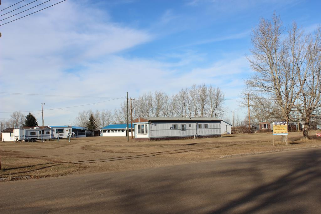 Raval Paradise Motel And Rv Park Youngstown Exteriör bild
